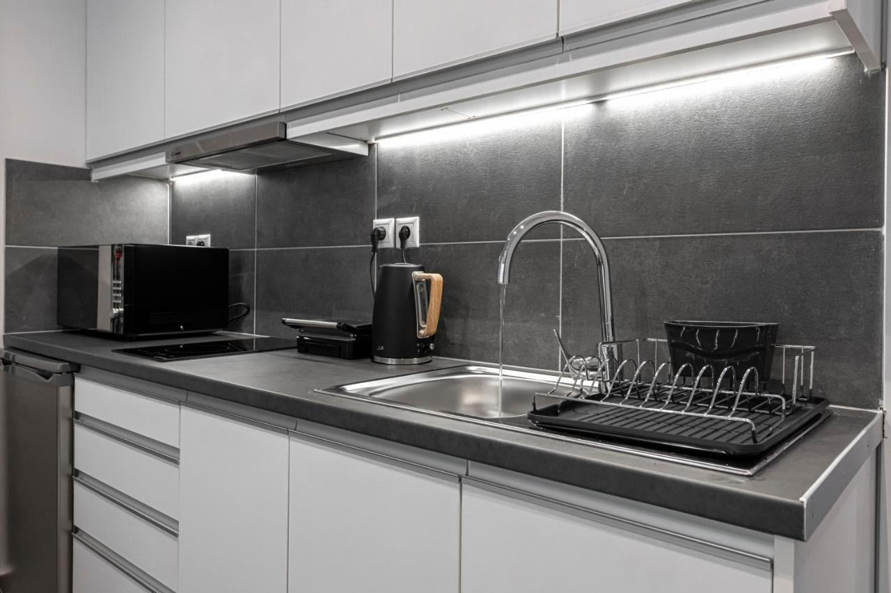 Phaedrus Living: City Center Luxury Flat Loukianou Athén Kültér fotó