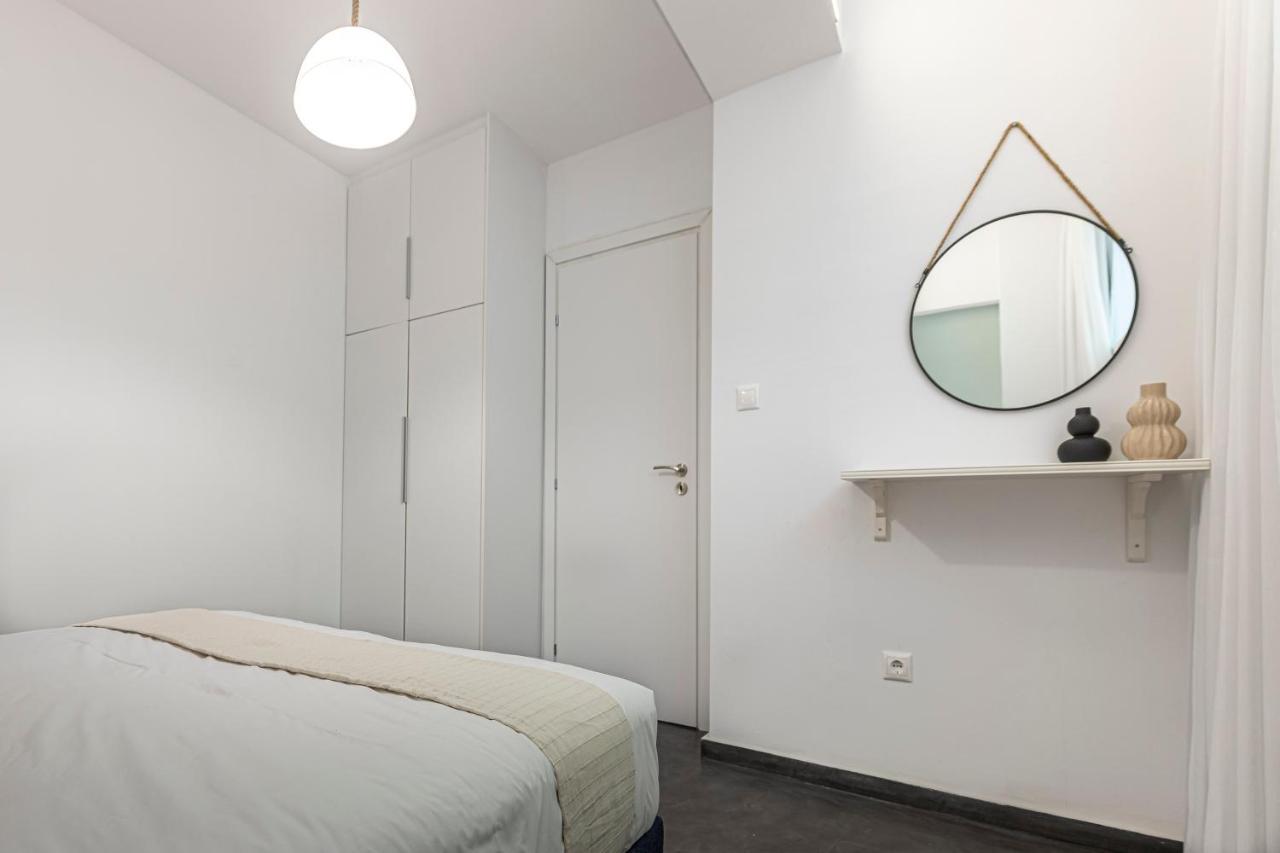 Phaedrus Living: City Center Luxury Flat Loukianou Athén Kültér fotó