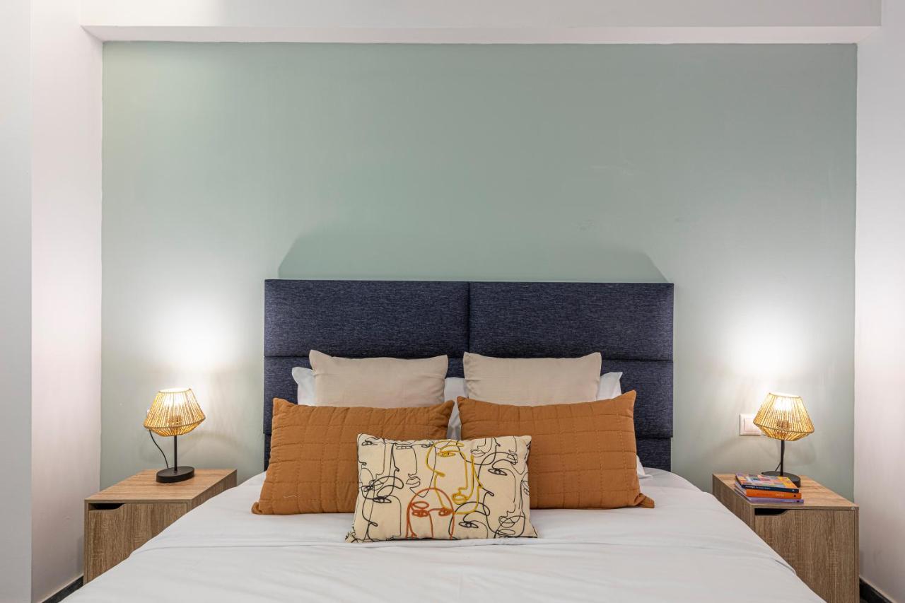 Phaedrus Living: City Center Luxury Flat Loukianou Athén Kültér fotó