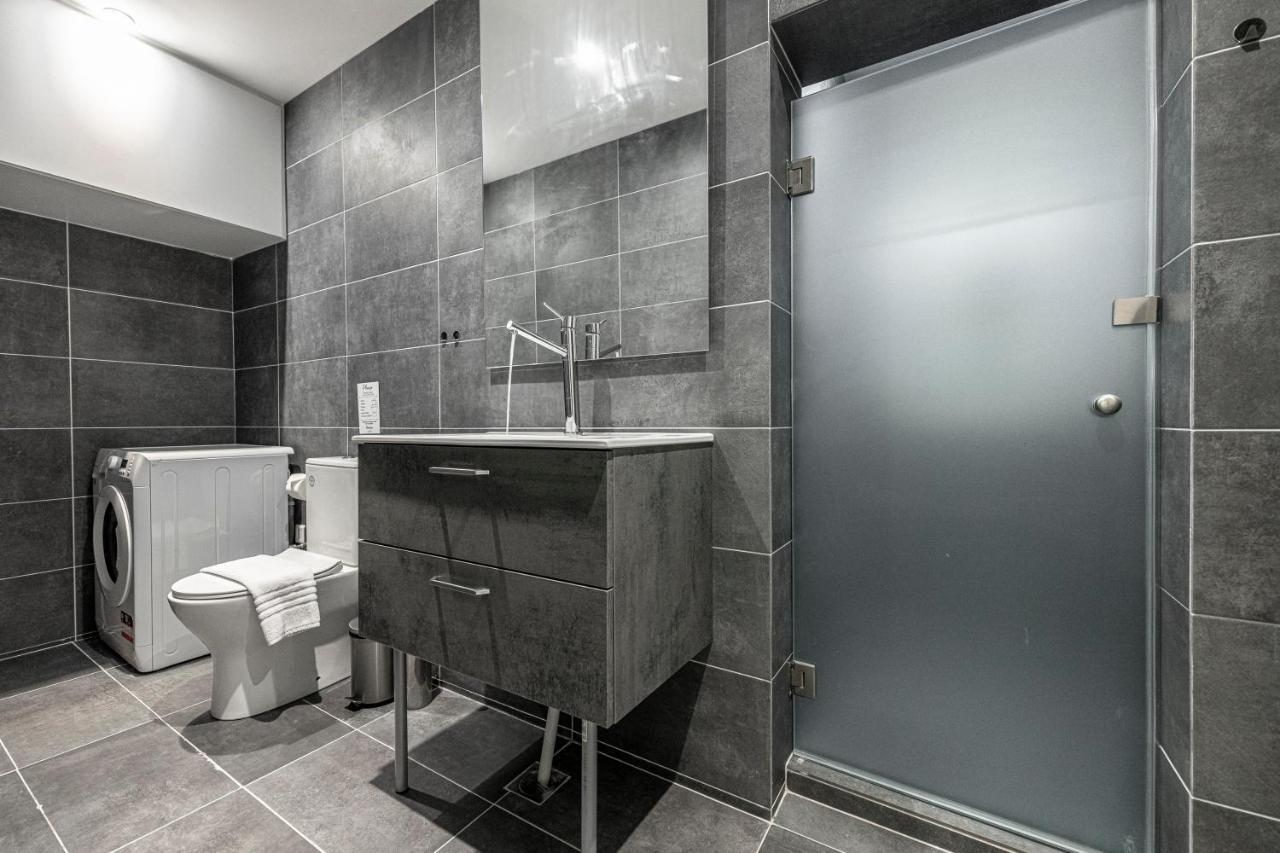 Phaedrus Living: City Center Luxury Flat Loukianou Athén Kültér fotó